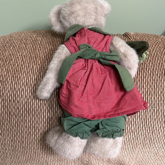 Boyds Bears Momma McVeggie & The Sweetpeas Plush Bear with Babies in Pea Pod - Picture 6 of 16